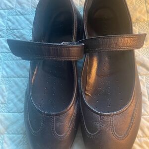 Classic Black Mary Jane Comfort Shoes with Strap